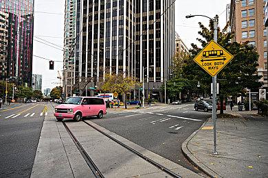 《赛博朋克酒保行动》5周年 官方推出黑胶纪念唱片